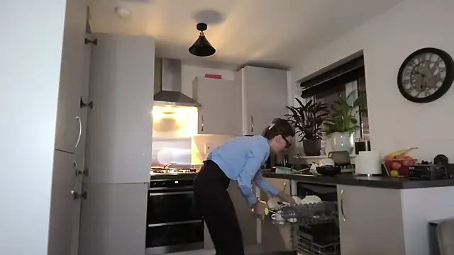 SweetMonicaUK online show from 10/23/25, 08:24