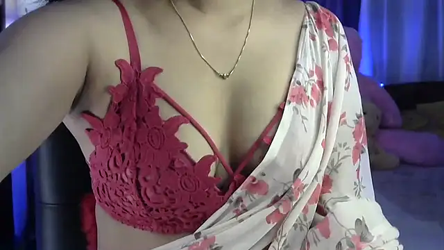 Snapshot of Black_cat_cutie chatting on 10/17/25, 04:37 Black cat cutie online show from 10/17/25, 04:37