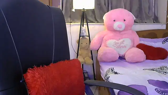 Snapshot of Black_cat_cutie chatting on 03/13/26, 05:03 Black cat cutie online show from 03/13/26, 05:03