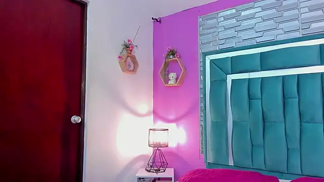 Snapshot of LORENSCOLLINS chatting on 02/09/26, 07:40 LORENSCOLLINS online show from 02/09/26, 07:40