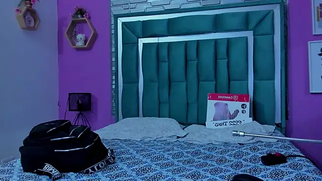 Snapshot of LORENSCOLLINS chatting on 03/06/26, 12:45 LORENSCOLLINS online show from 03/06/26, 12:45