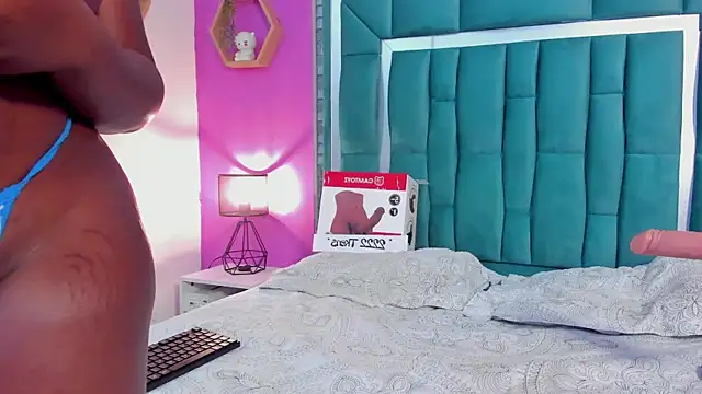 Snapshot of LORENSCOLLINS chatting on 03/08/26, 02:04 LORENSCOLLINS online show from 03/08/26, 02:04