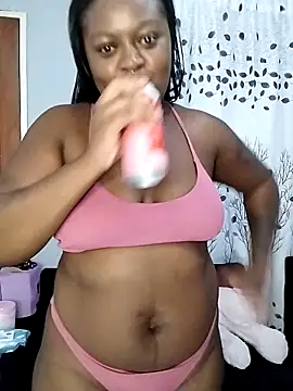 Snapshot of TheDoubleTrouble18xxx chatting on 12/18/25, 10:27 TheDoubleTrouble18xxx online show from 12/18/25, 10:27