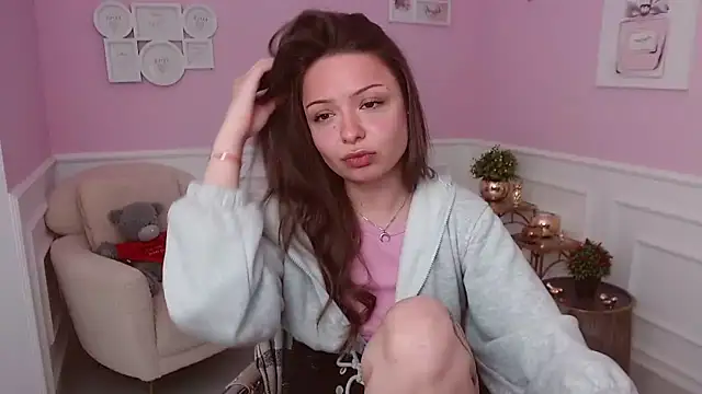 LucySkilar online show from 04/26/26, 04:21