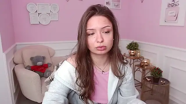 LucySkilar online show from 05/03/26, 04:18