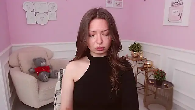 LucySkilar online show from 05/07/26, 04:07
