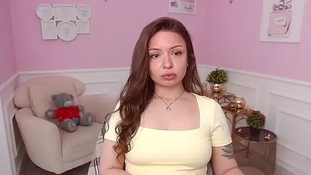 LucySkilar online show from 05/11/26, 04:18