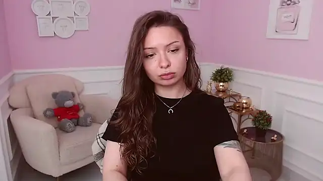LucySkilar online show from 05/12/26, 05:59