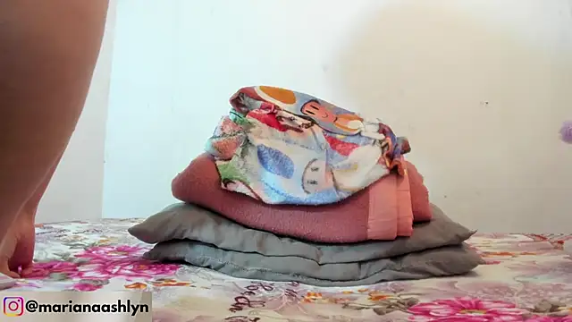 Melaniegirl17 online show from 10/02/25, 06:37