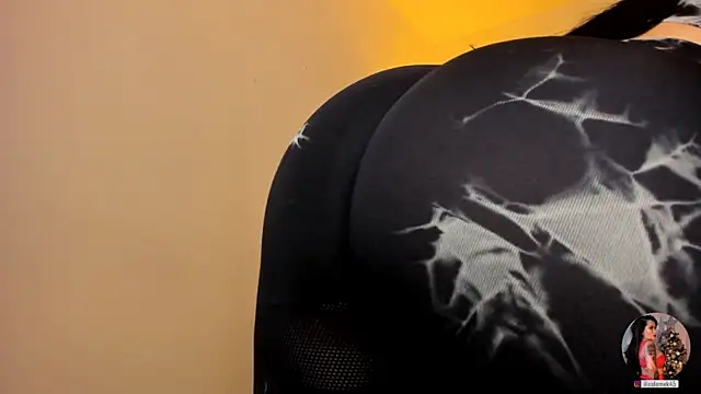 Snapshot of leslie_k chatting on 02/07/25, 03:23 leslie k online show from 02/07/25, 03:23