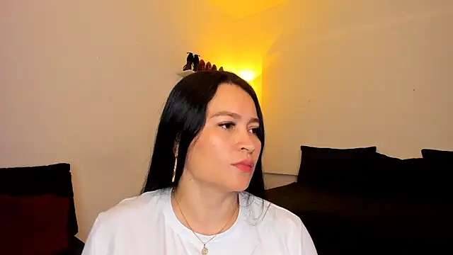 Snapshot of leslie_k chatting on 02/26/25, 01:43 leslie k online show from 02/26/25, 01:43