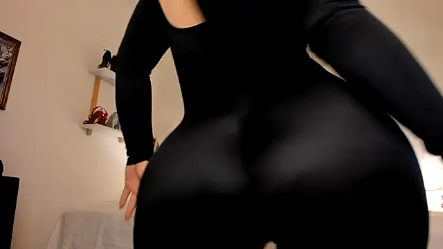 Snapshot of leslie_k chatting on 03/10/25, 12:07 leslie k online show from 03/10/25, 12:07