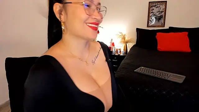 Snapshot of leslie_k chatting on 03/15/25, 11:28 leslie k online show from 03/15/25, 11:28