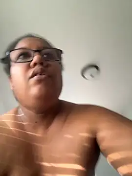 ebonyred online show from 10/15/25, 12:49