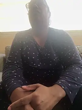 Snapshot of ebonyred chatting on 12/20/25, 03:08 ebonyred online show from 12/20/25, 03:08