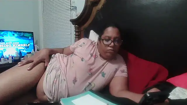 Snapshot of ebonyred chatting on 02/11/26, 12:26 ebonyred online show from 02/11/26, 12:26