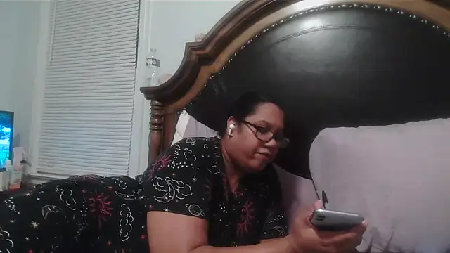 Snapshot of ebonyred chatting on 02/24/26, 02:20 ebonyred online show from 02/24/26, 02:20