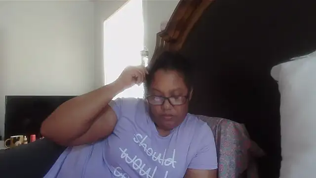 ebonyred online show from 04/24/26, 02:41