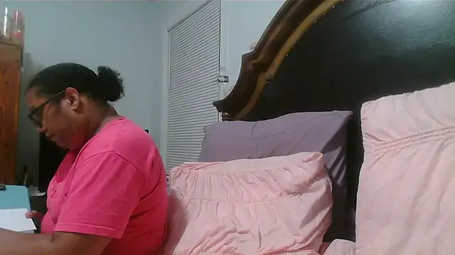 ebonyred online show from 04/29/26, 12:48