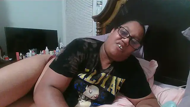 ebonyred online show from 04/30/26, 01:01