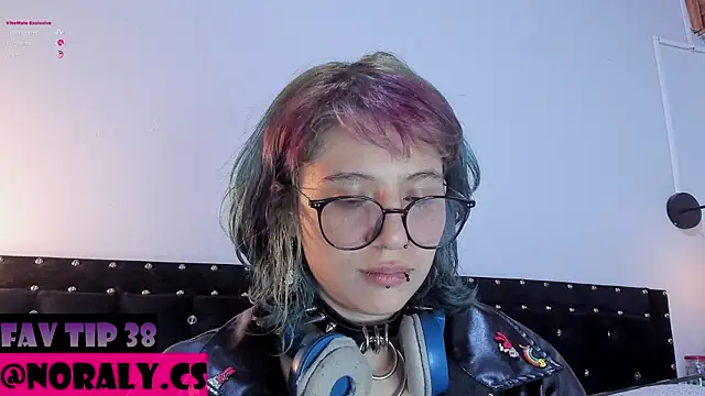 Snapshot of hey_noraly chatting on 04/11/26, 04:06 hey noraly online show from 04/11/26, 04:06