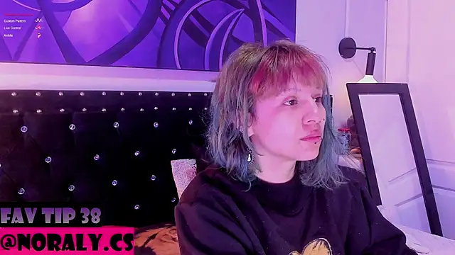 Snapshot of hey_noraly chatting on 05/15/26, 04:08 hey noraly online show from 05/15/26, 04:08