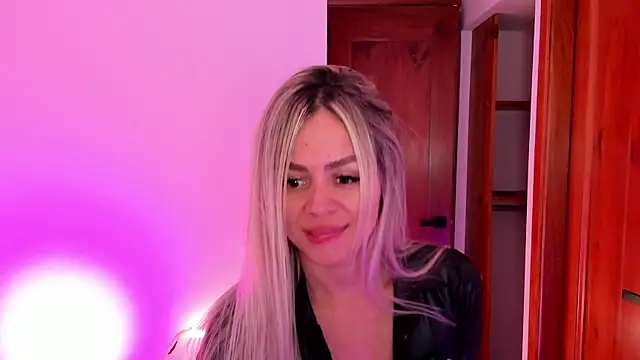 Snapshot of nicole_valencia_ chatting on 11/05/25, 07:52 nicole valencia online show from 11/05/25, 07:52