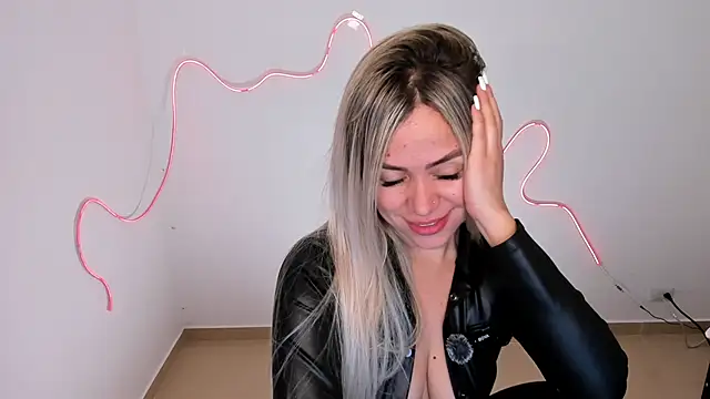 Snapshot of nicole_valencia_ chatting on 11/19/25, 12:38 nicole valencia online show from 11/19/25, 12:38