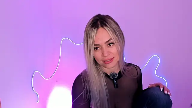 Snapshot of nicole_valencia_ chatting on 11/25/25, 11:54 nicole valencia online show from 11/25/25, 11:54