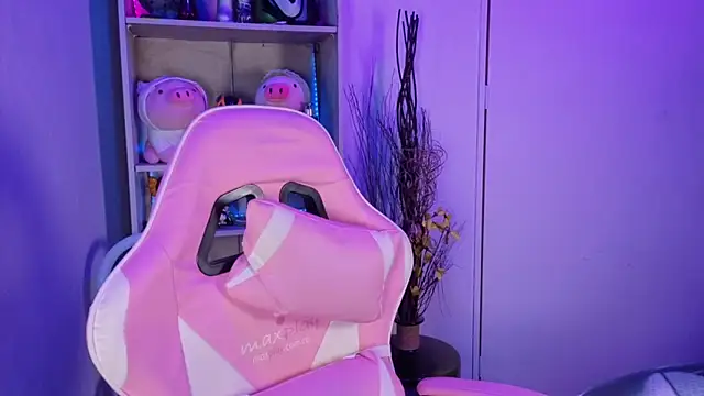 EmilyMiller  online show from 12/18/25, 04:24