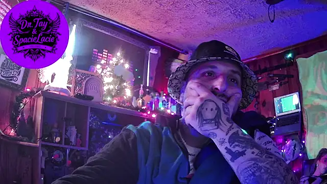 Snapshot of tayshie chatting on 12/27/24, 07:35 tayshie online show from 12/27/24, 07:35