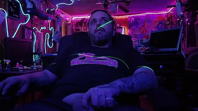 Snapshot of tayshie chatting on 11/08/25, 03:56 tayshie online show from 11/08/25, 03:56