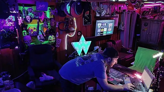 Snapshot of tayshie chatting on 11/22/25, 08:46 tayshie online show from 11/22/25, 08:46