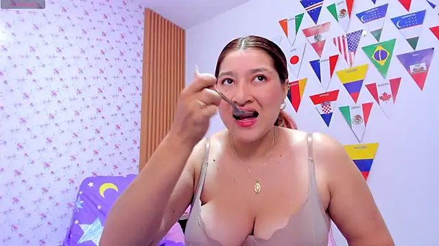 Soyqueen online show from 06/17/26, 04:37