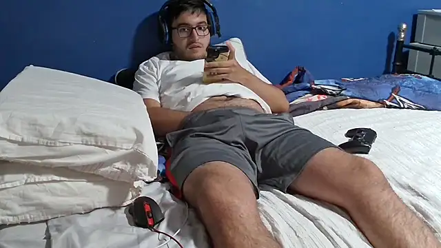 Snapshot of bwcalexander chatting on 09/12/25, 01:49 bwcalexander online show from 09/12/25, 01:49