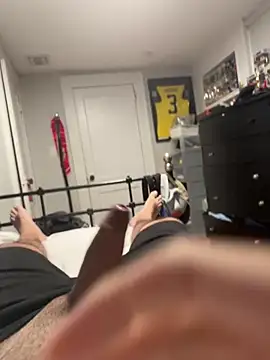 Snapshot of bwcalexander chatting on 10/18/25, 03:09 bwcalexander online show from 10/18/25, 03:09