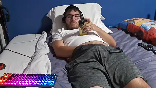 Snapshot of bwcalexander chatting on 10/25/25, 04:53 bwcalexander online show from 10/25/25, 04:53