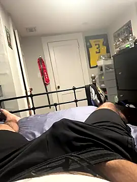 Snapshot of bwcalexander chatting on 10/27/25, 02:04 bwcalexander online show from 10/27/25, 02:04