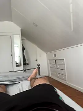 Snapshot of bwcalexander chatting on 12/15/25, 02:32 bwcalexander online show from 12/15/25, 02:32