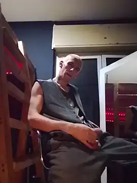 Snapshot of MillennialC0CK chatting on 11/26/25, 07:04 MillennialC0CK online show from 11/26/25, 07:04