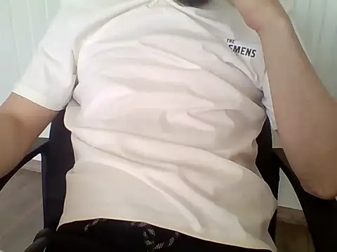 Snapshot of beyourself1323 chatting on 03/07/26, 12:24 beyourself1323 online show from 03/07/26, 12:24