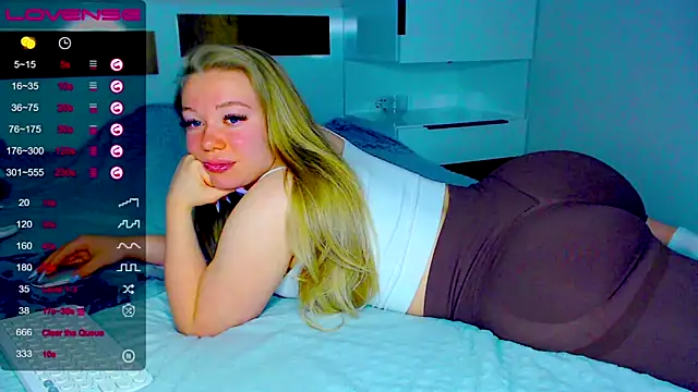 kitti kaattt online show from 11/26/25, 03:51