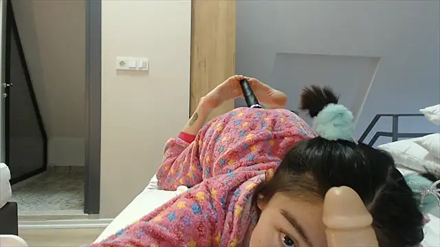 Snapshot of Kunimitsuu_ chatting on 01/15/25, 03:22 Kunimitsuu online show from 01/15/25, 03:22