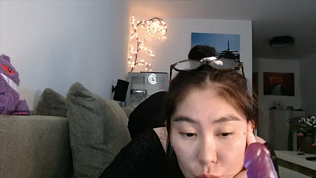 Snapshot of Kunimitsuu_ chatting on 10/03/25, 11:02 Kunimitsuu online show from 10/03/25, 11:02