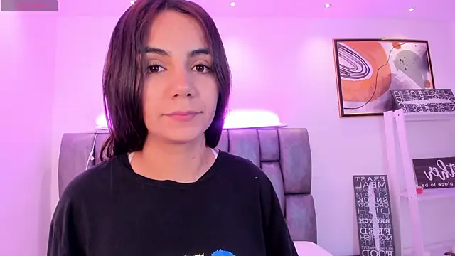 Snapshot of martina_mancini chatting on 10/23/25, 02:27 martina mancini online show from 10/23/25, 02:27