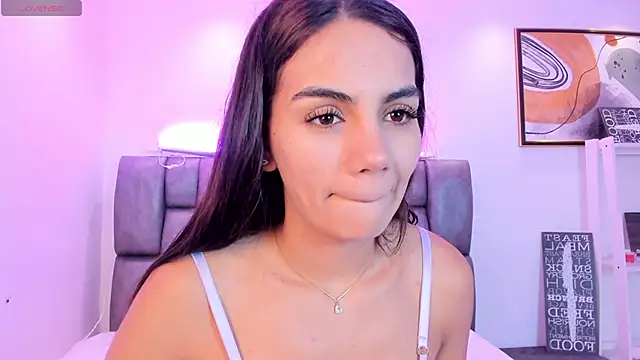 Snapshot of martina_mancini chatting on 10/29/25, 01:24 martina mancini online show from 10/29/25, 01:24