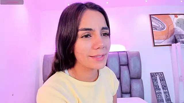 Snapshot of martina_mancini chatting on 10/31/25, 01:23 martina mancini online show from 10/31/25, 01:23