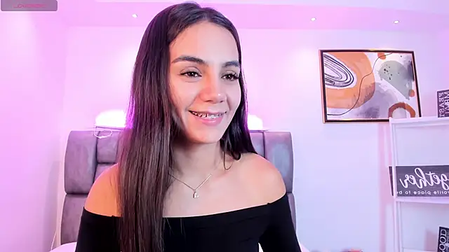 Snapshot of martina_mancini chatting on 11/08/25, 12:05 martina mancini online show from 11/08/25, 12:05