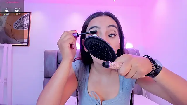 Snapshot of martina_mancini chatting on 12/15/25, 11:47 martina mancini online show from 12/15/25, 11:47