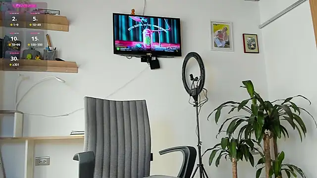 Snapshot of manucute_23_ chatting on 10/30/25, 03:24 manucute 23 online show from 10/30/25, 03:24